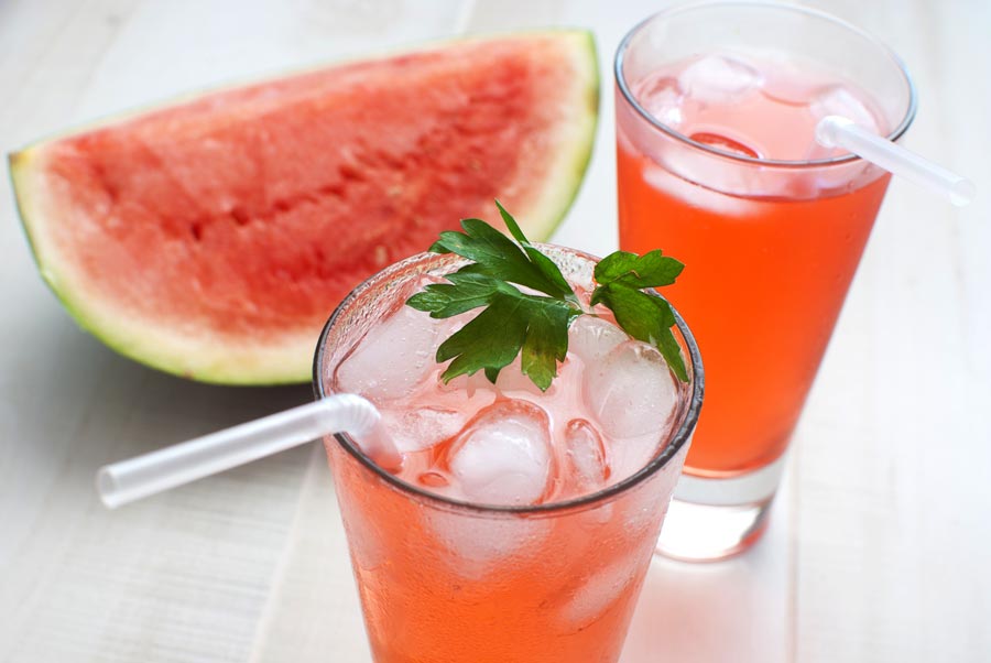 Solo necesitas frutas y agua para conseguir una refrescante opción saludable